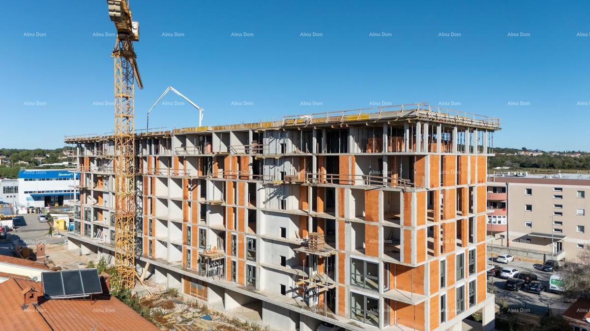 Pula! Edificio residenziale con ascensore! Monvidal, vicino al nuovo ospedale. S22