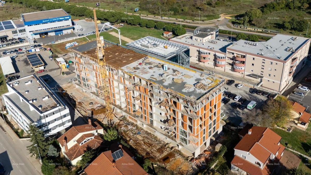 Pula! Edificio residenziale con ascensore! Monvidal, vicino al nuovo ospedale. S22