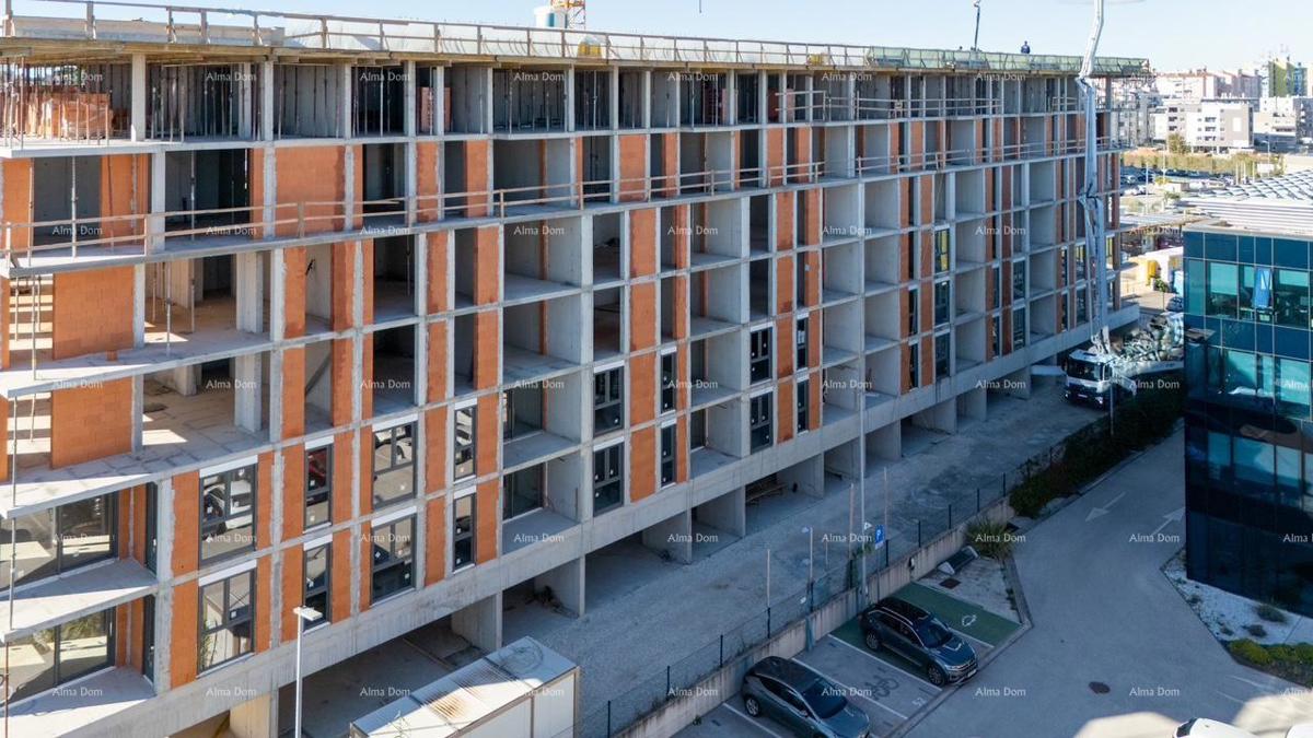 Pula! Edificio residenziale con ascensore! Monvidal, vicino al nuovo ospedale. S22