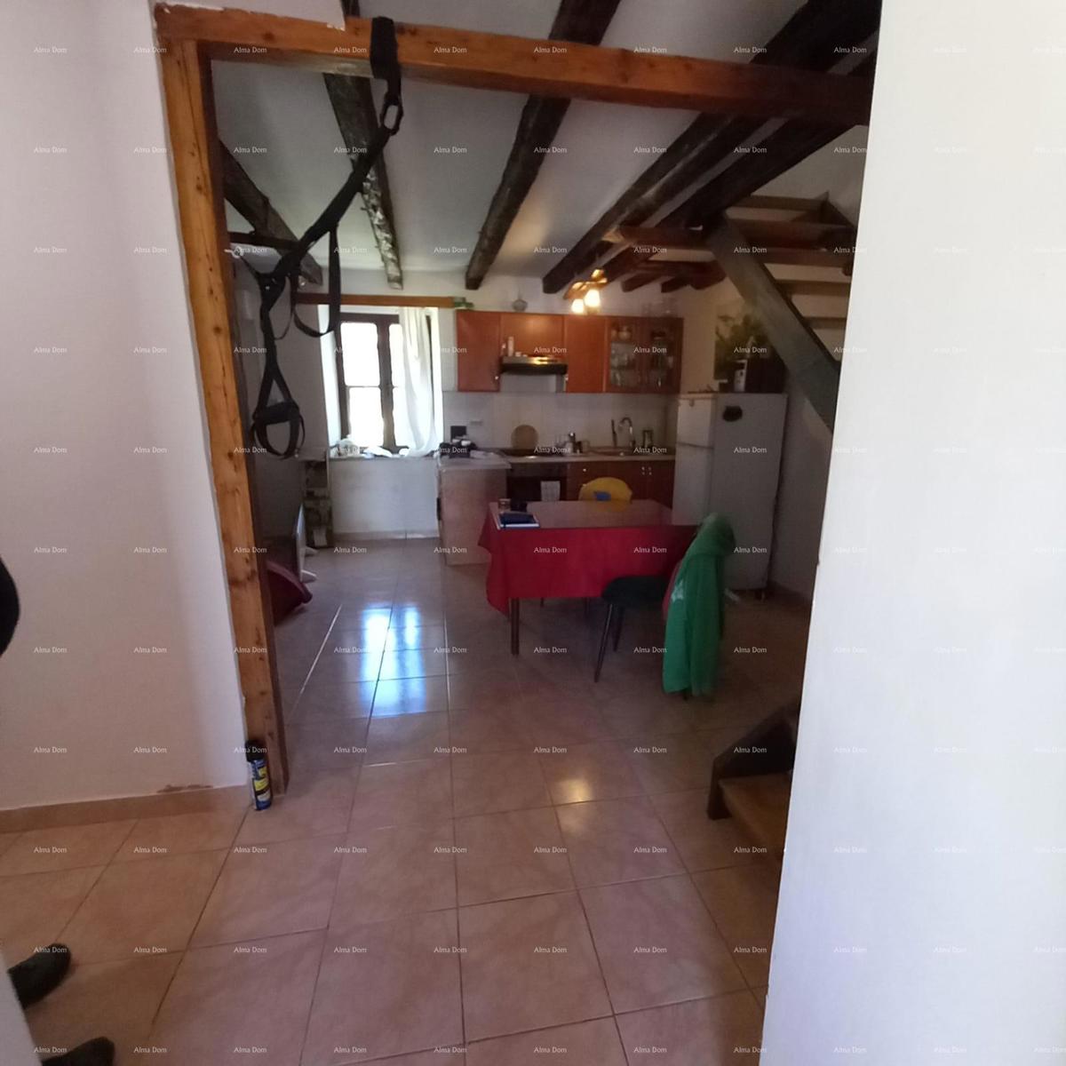 In vendita: affascinante casa istriana con ampio cortile – Valtura