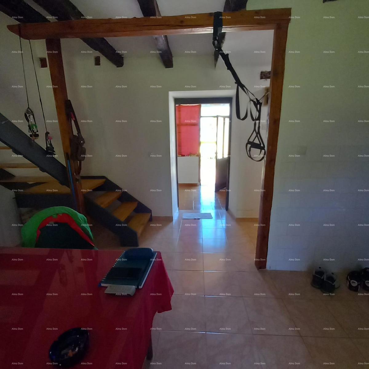 In vendita: affascinante casa istriana con ampio cortile – Valtura