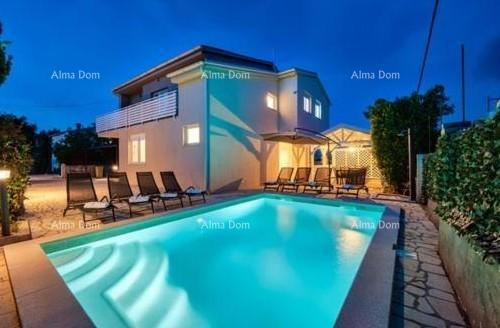 In vendita casa con piscina e vista mare – Ližnjan