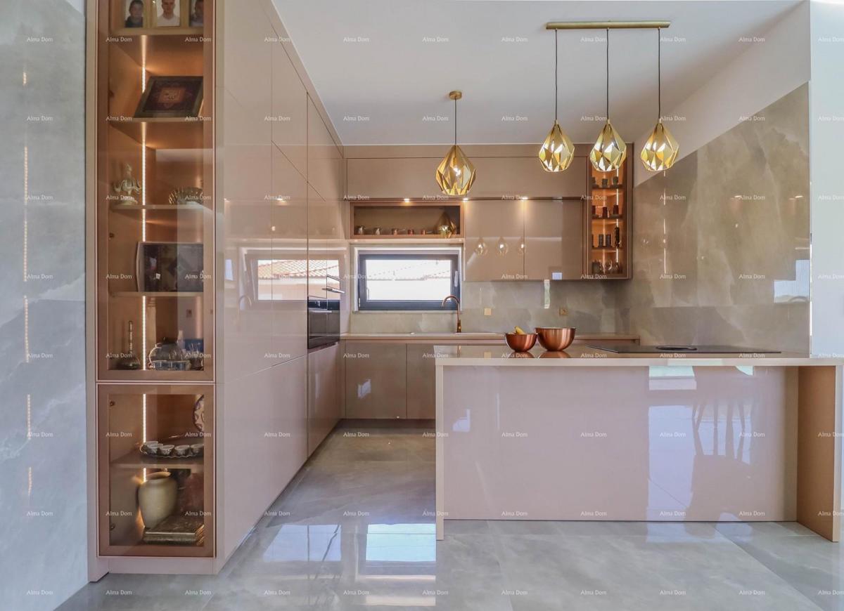 IN VENDITA: Villa moderna indipendente vicino a Pola – Loborika.