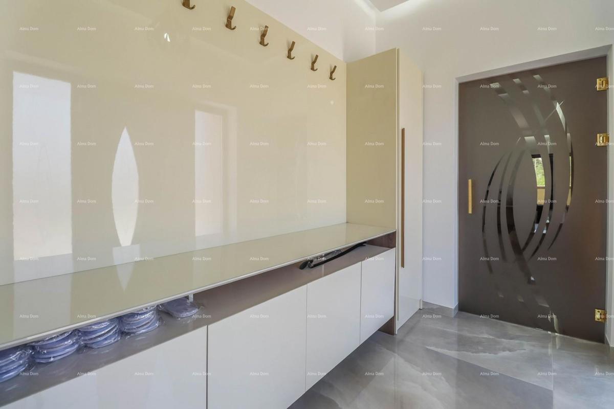 IN VENDITA: Villa moderna indipendente vicino a Pola – Loborika.