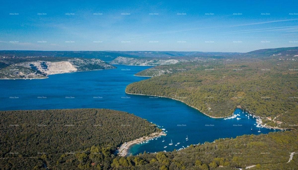 BARBAN - Terreno edificabile + ampio terreno agricolo con vista mare