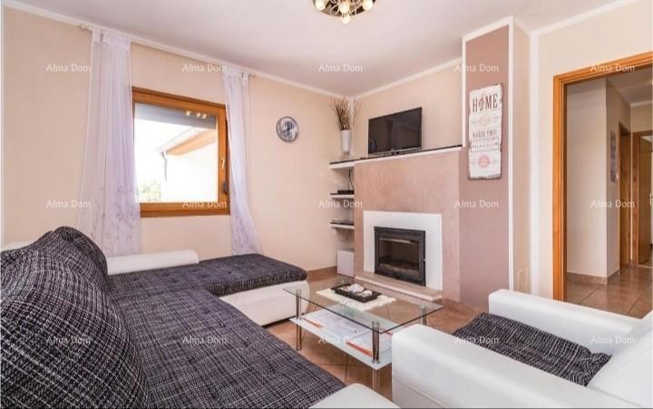 Casa con piscina in posizione tranquilla, Pula