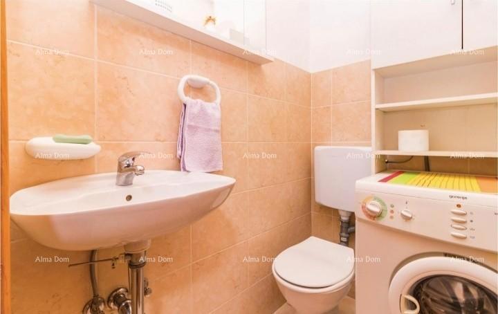 Casa con piscina in posizione tranquilla, Pula