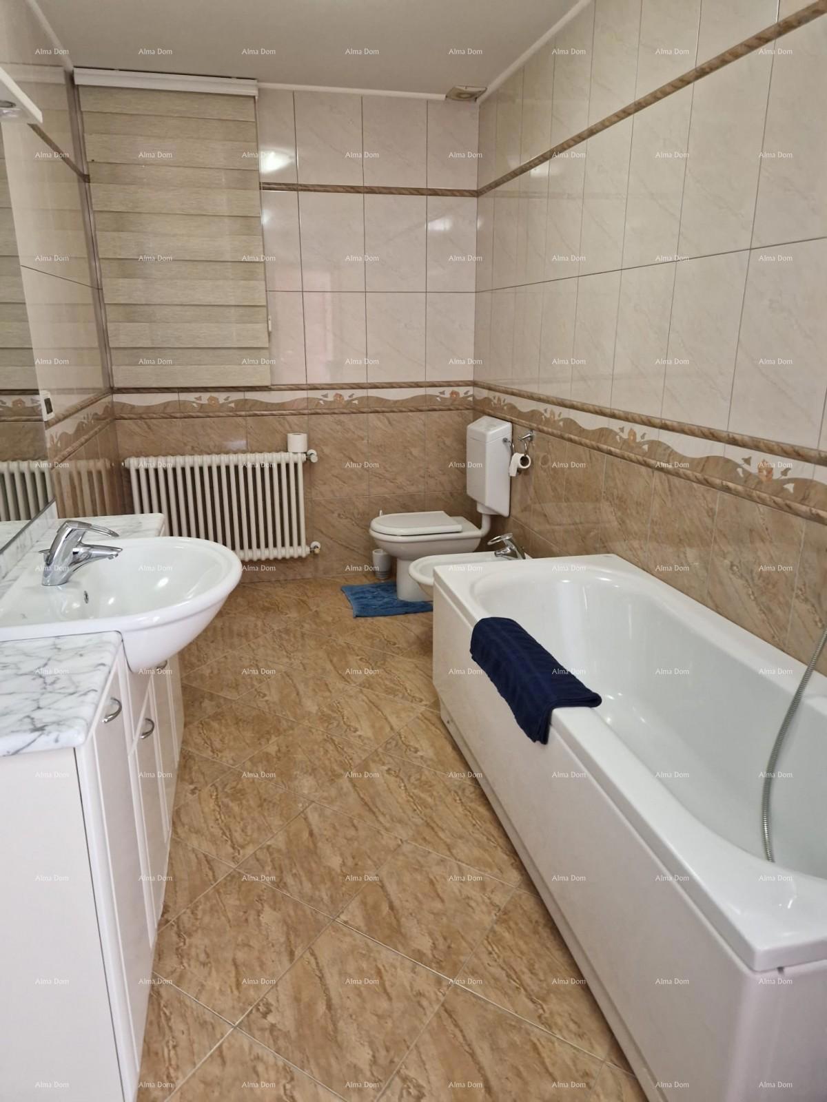 UMAGO - Spaziosa casa con ampio giardino, prima fila al mare