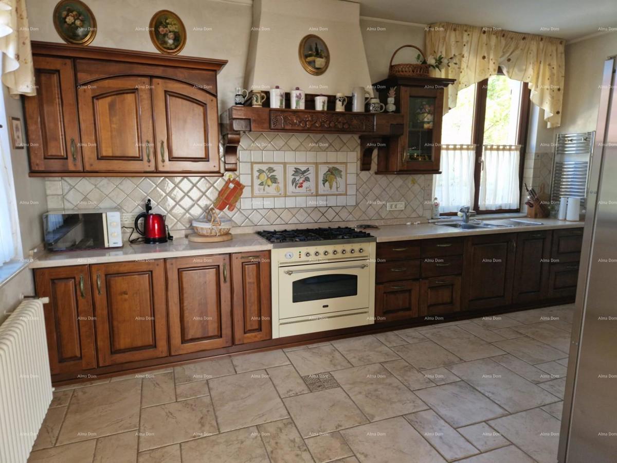 UMAGO - Spaziosa casa con ampio giardino, prima fila al mare