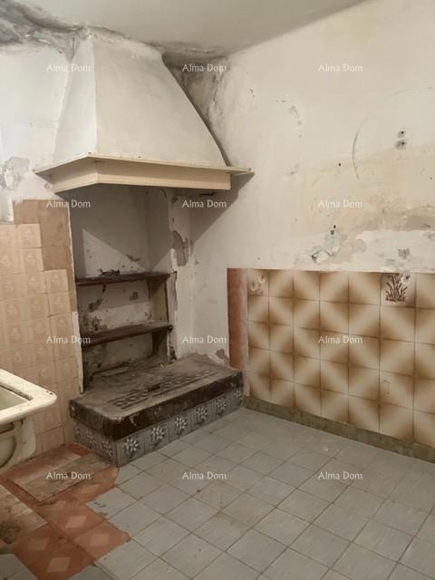 Casa affascinante a Vrsar con potenziale di ristrutturazione vicino alla costa