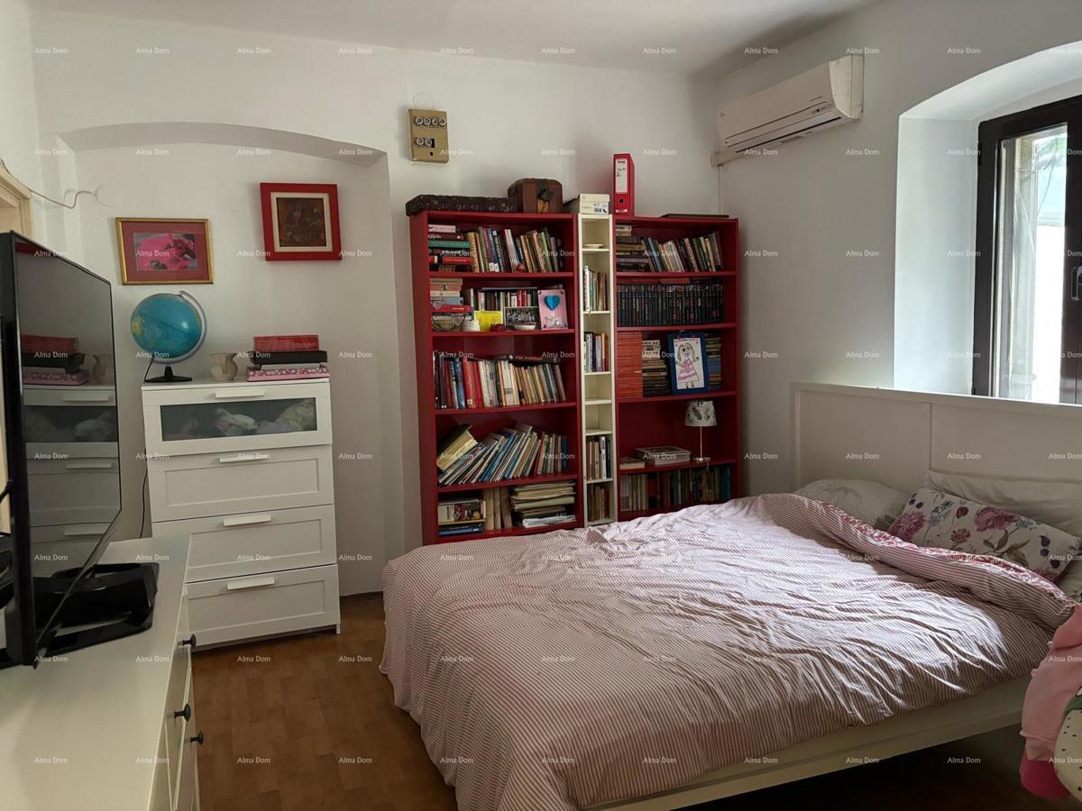 POLA - casa in ottima posizione (2 spazi separati)