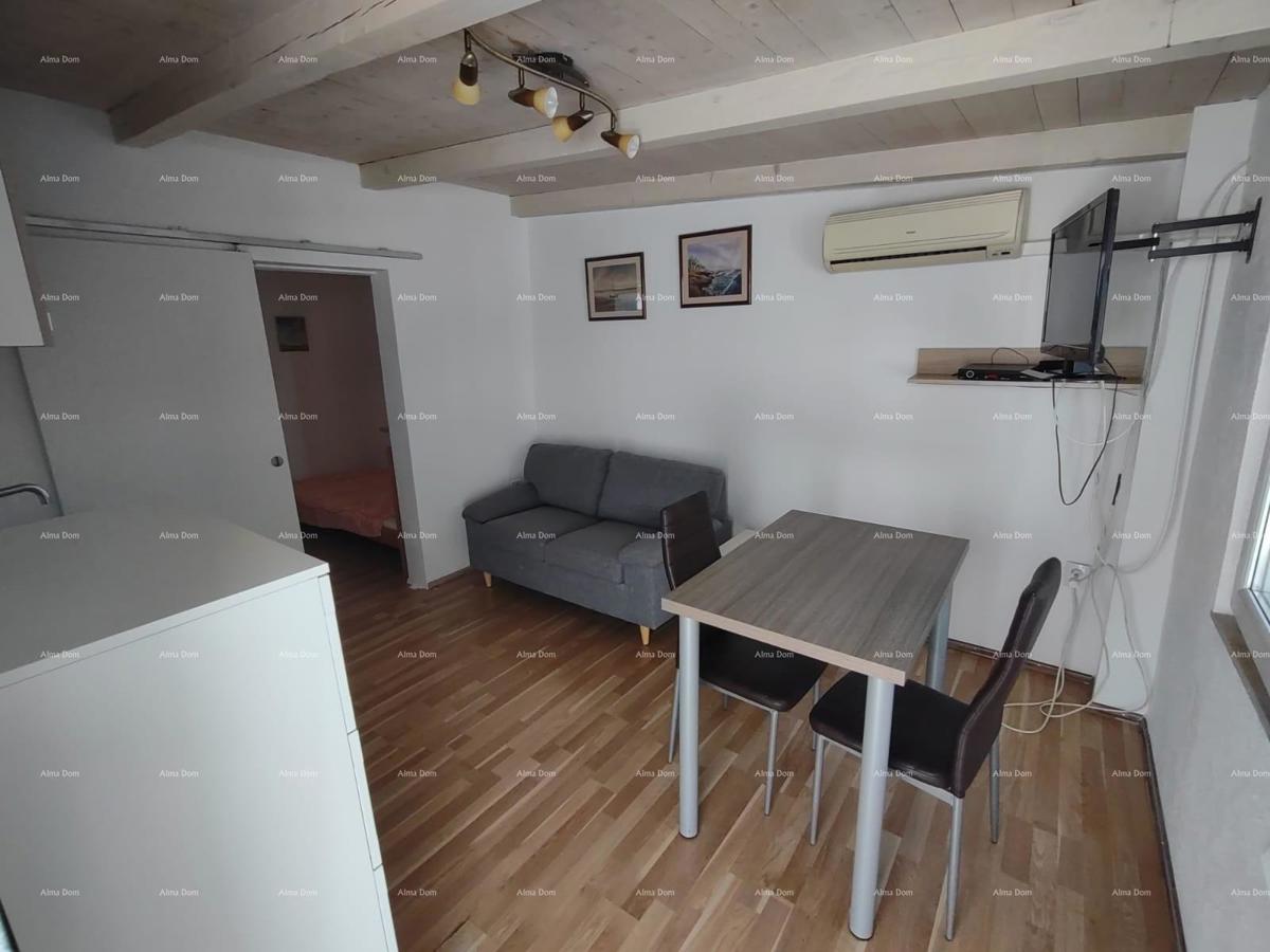 POLA - casa in ottima posizione (2 spazi separati)