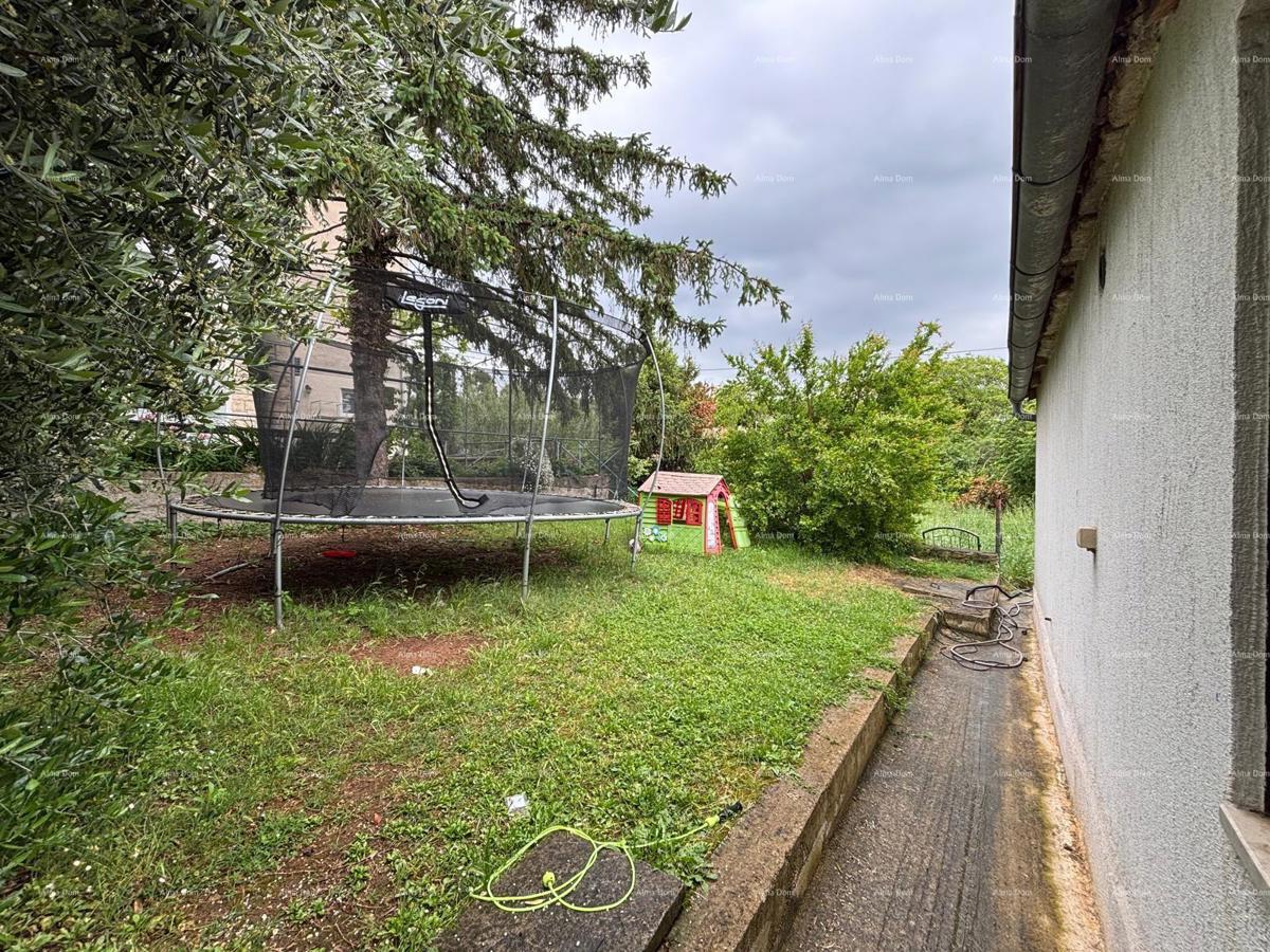 POLA - casa in ottima posizione (2 spazi separati)