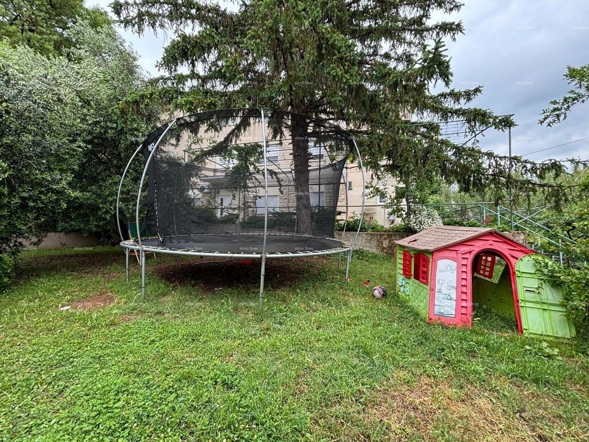 POLA - casa in ottima posizione (2 spazi separati)