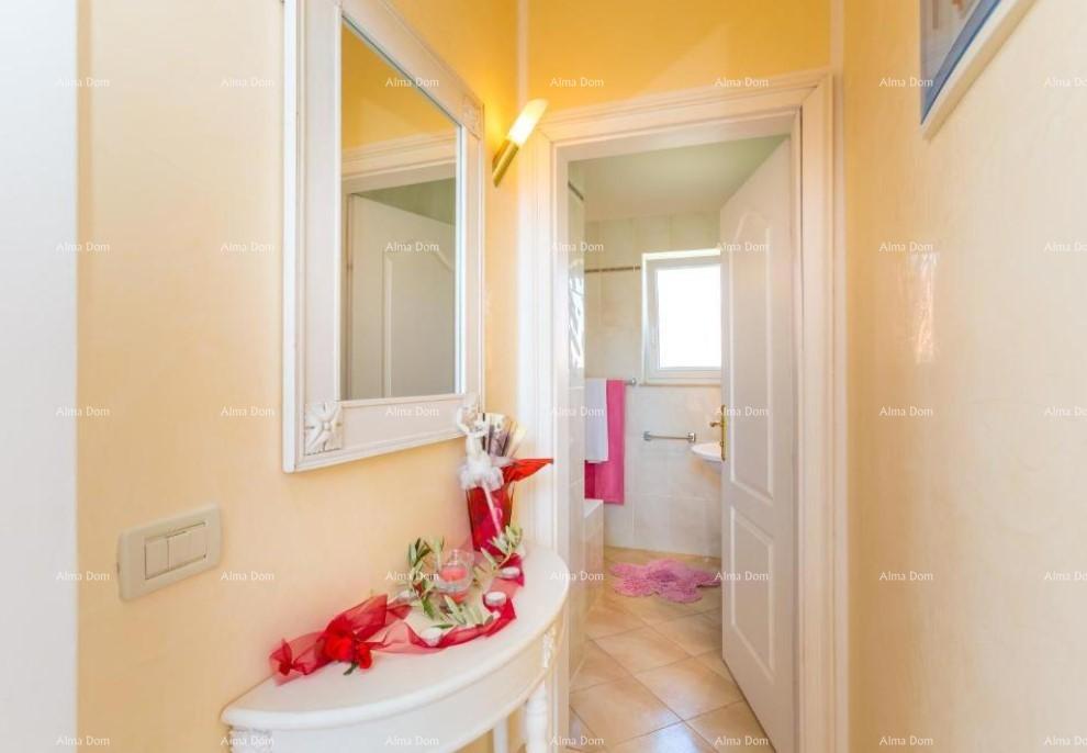 Casa con appartamenti e piscina a Premantura – vista mare!