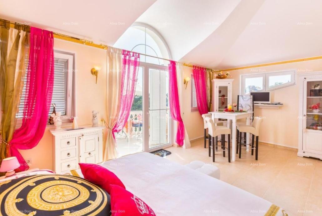 Casa con appartamenti e piscina a Premantura – vista mare!