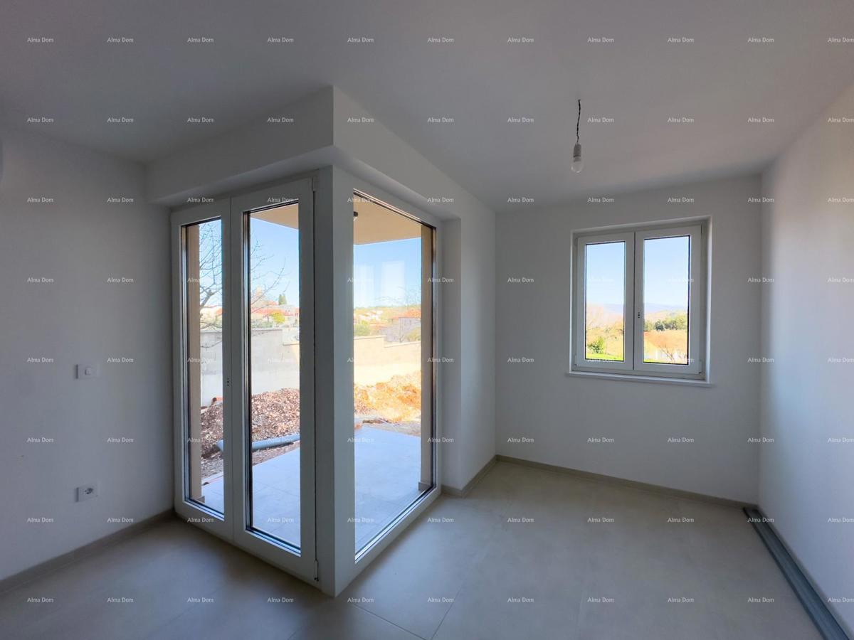 Vendiamo un appartamento con un grande giardino a Barban.