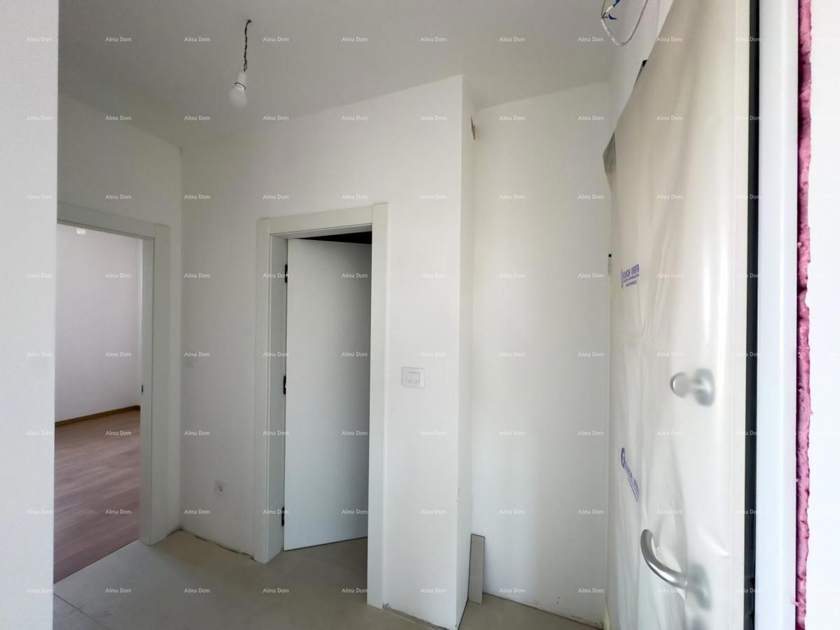 Vendiamo un appartamento con un grande giardino a Barban.