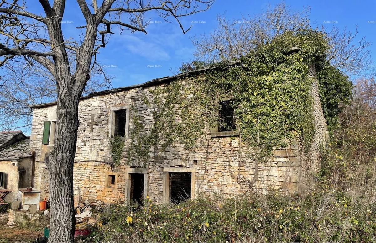 Vendita - casa in pietra da ristrutturare con ampio terreno, Oprtalj!