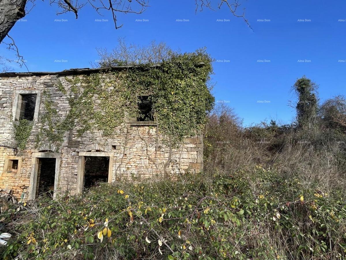 Vendita - casa in pietra da ristrutturare con ampio terreno, Oprtalj!