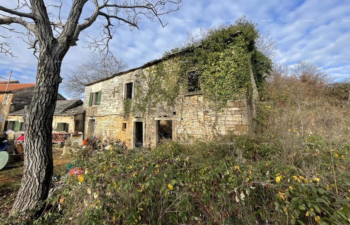 Vendita - casa in pietra da ristrutturare con ampio terreno, Oprtalj!