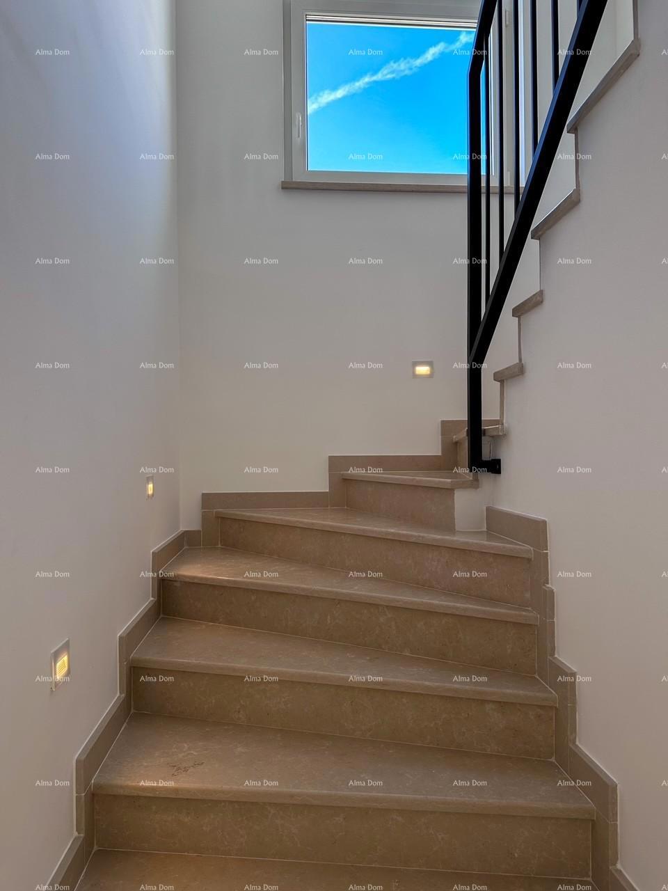 Vendita di una bellissima villa con piscina, in stile mediterraneo, Umago