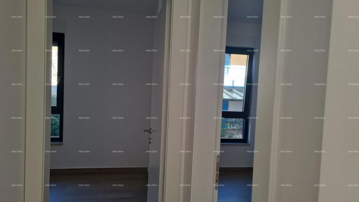 Appartamento moderno nel blocco A con giardino e posto auto, vicinanza a Umago!