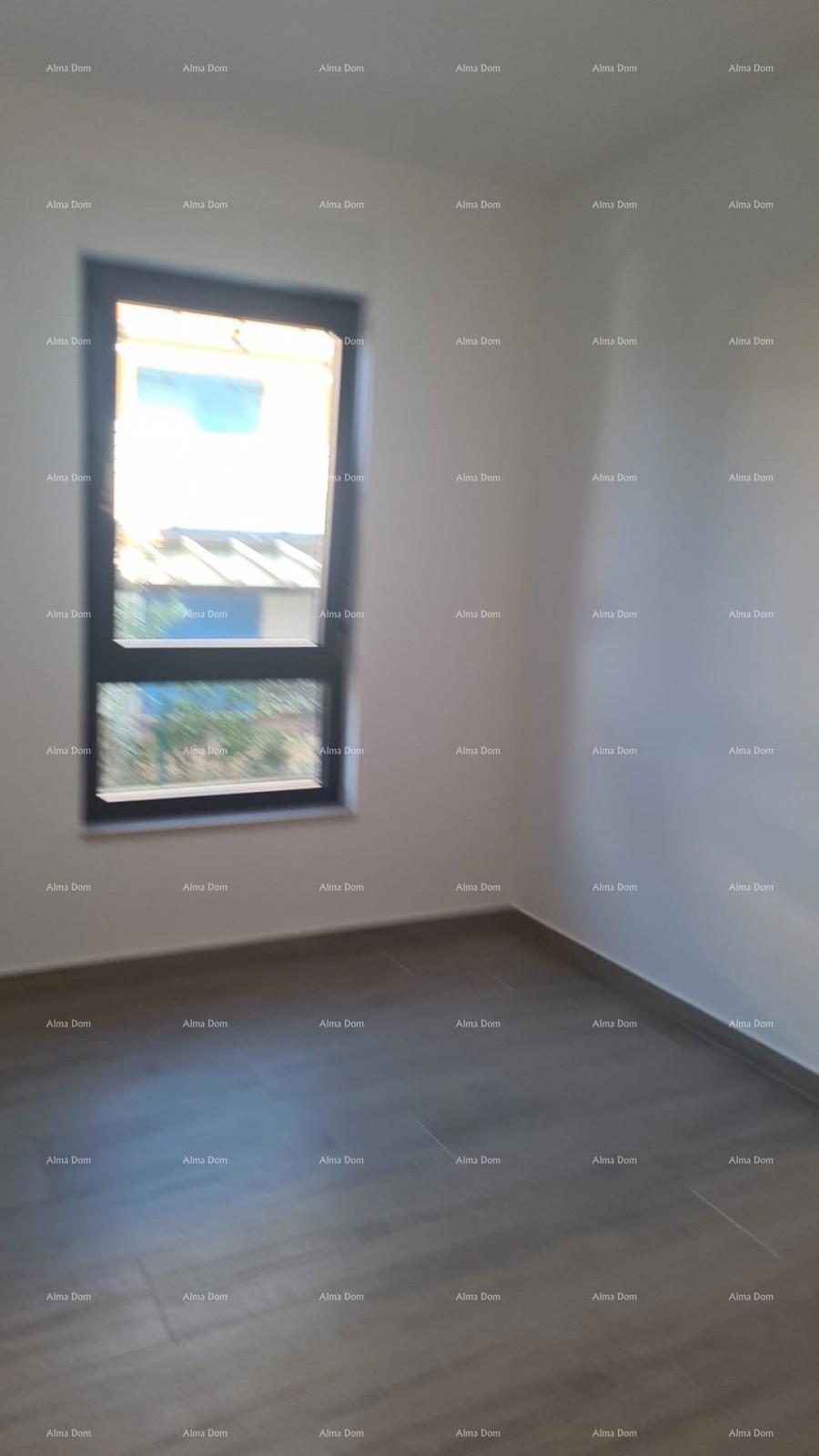 Appartamento moderno nel blocco A con giardino e posto auto, vicinanza a Umago!