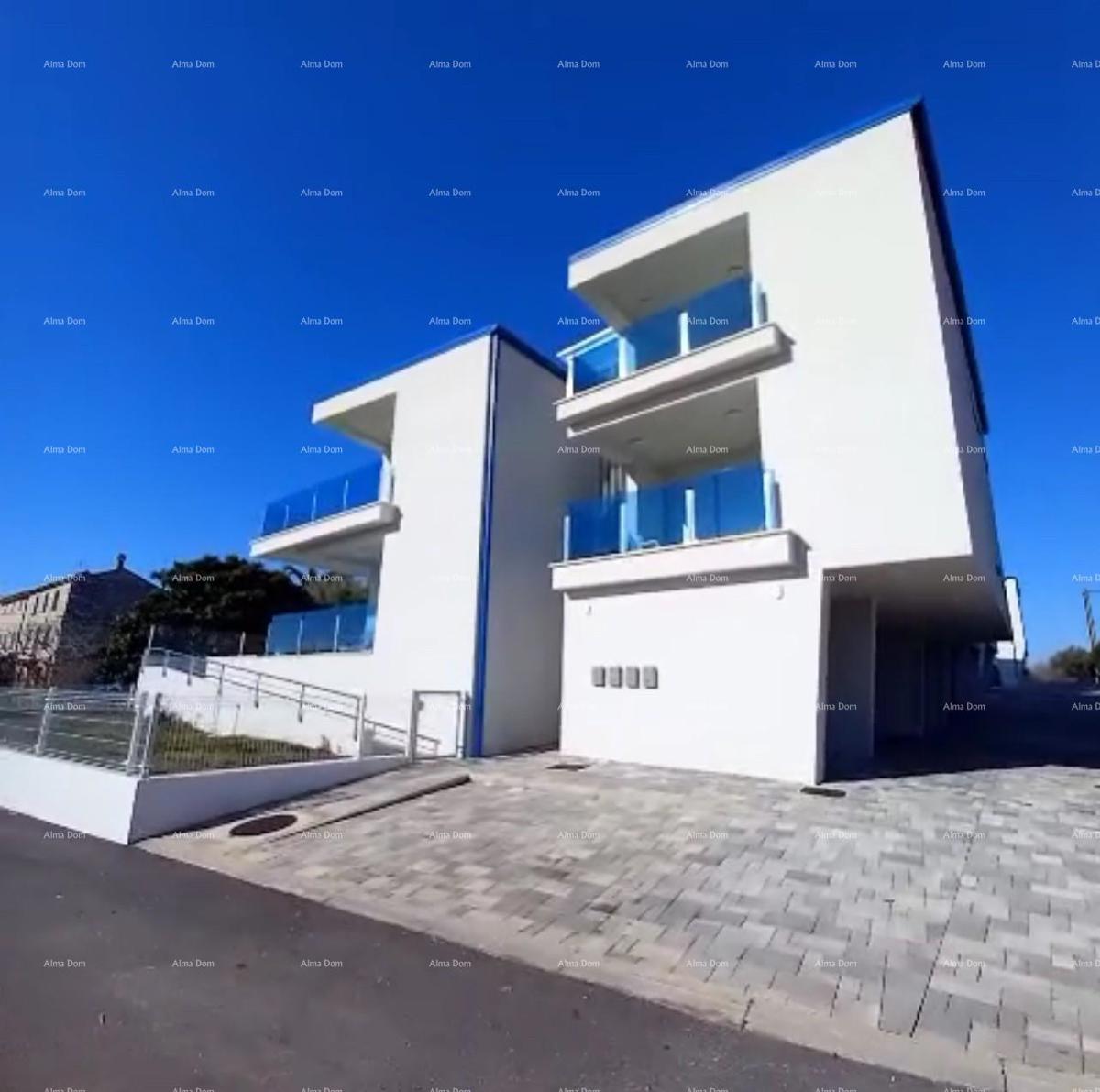 Appartamento moderno nel blocco A con giardino e posto auto, vicinanza a Umago!