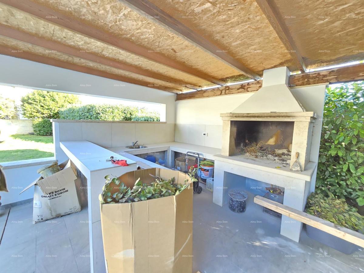 Moderna casa con piscina a Pola, vicino al centro!