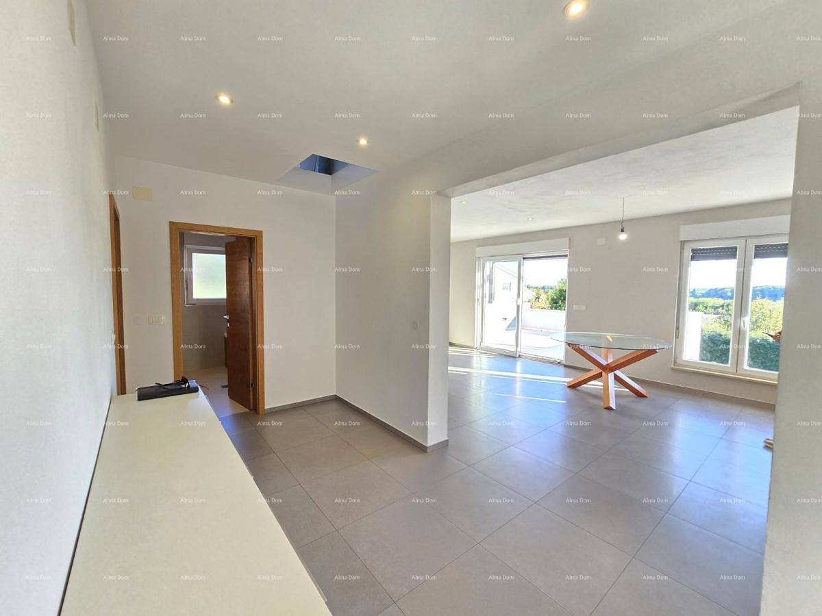 Moderna casa con piscina a Pola, vicino al centro!