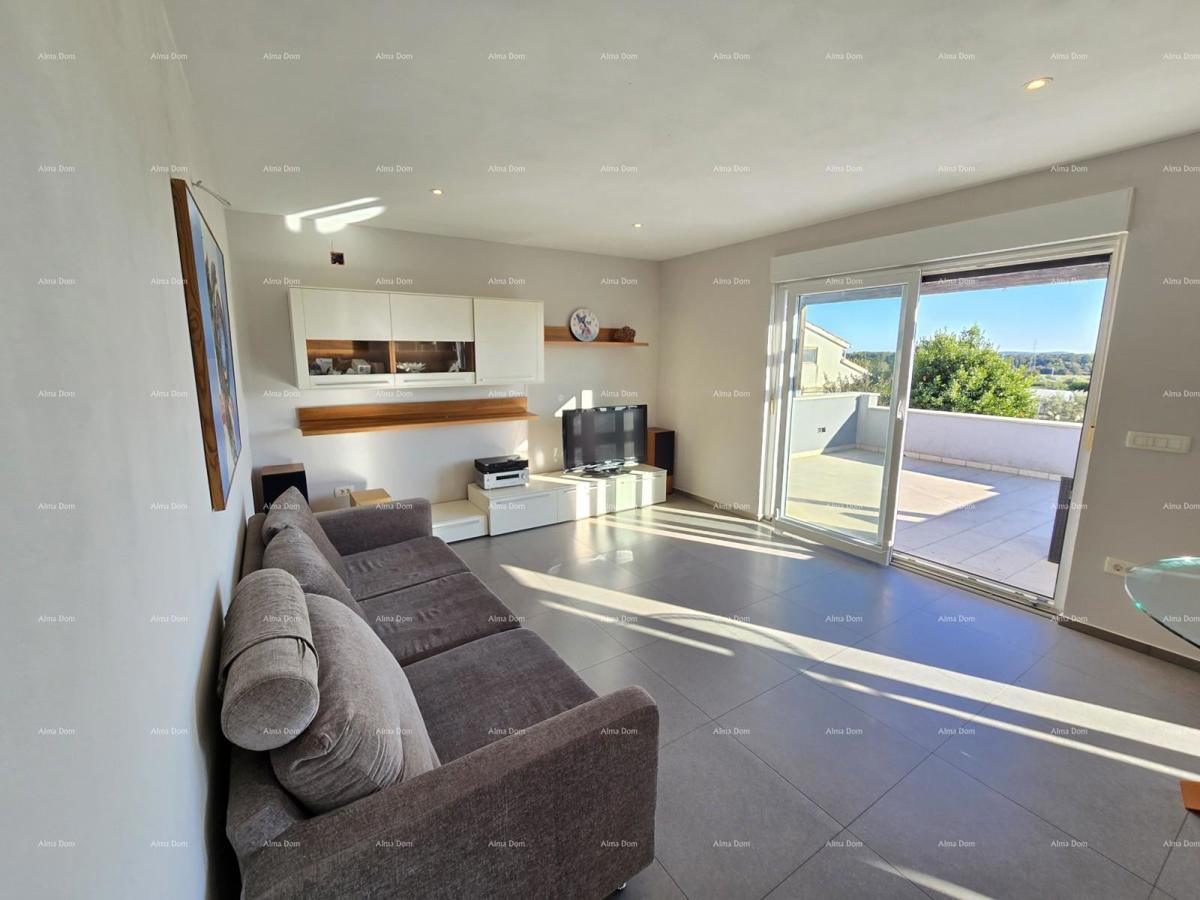 Moderna casa con piscina a Pola, vicino al centro!