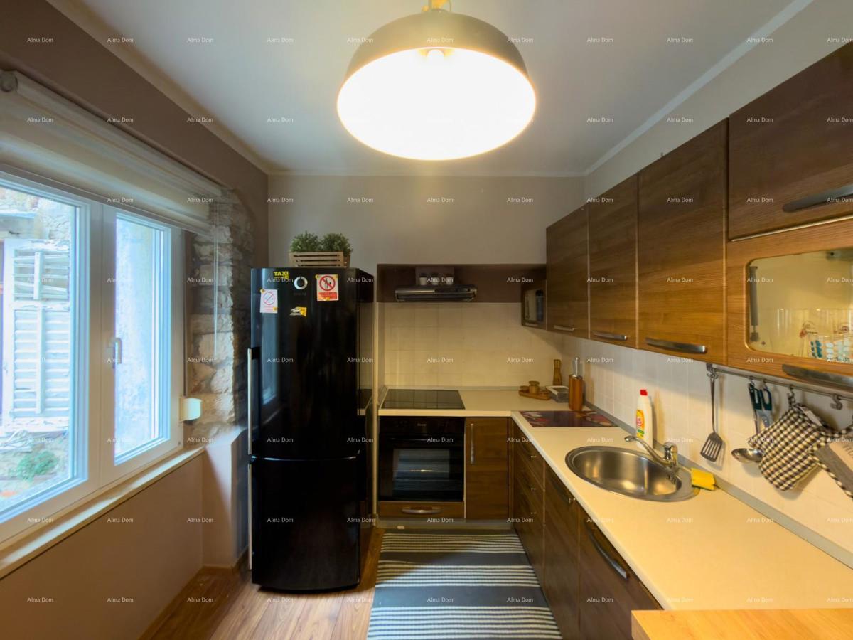 FORUM ZONA PEDONALE. Vendita di un appartamento ben arredato in una posizione attraente, Pula, centro!