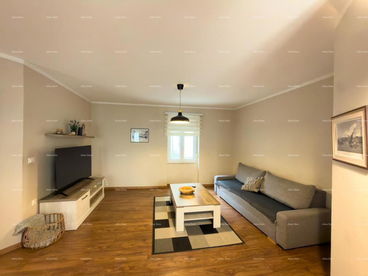 FORUM ZONA PEDONALE. Vendita di un appartamento ben arredato in una posizione attraente, Pula, centro!