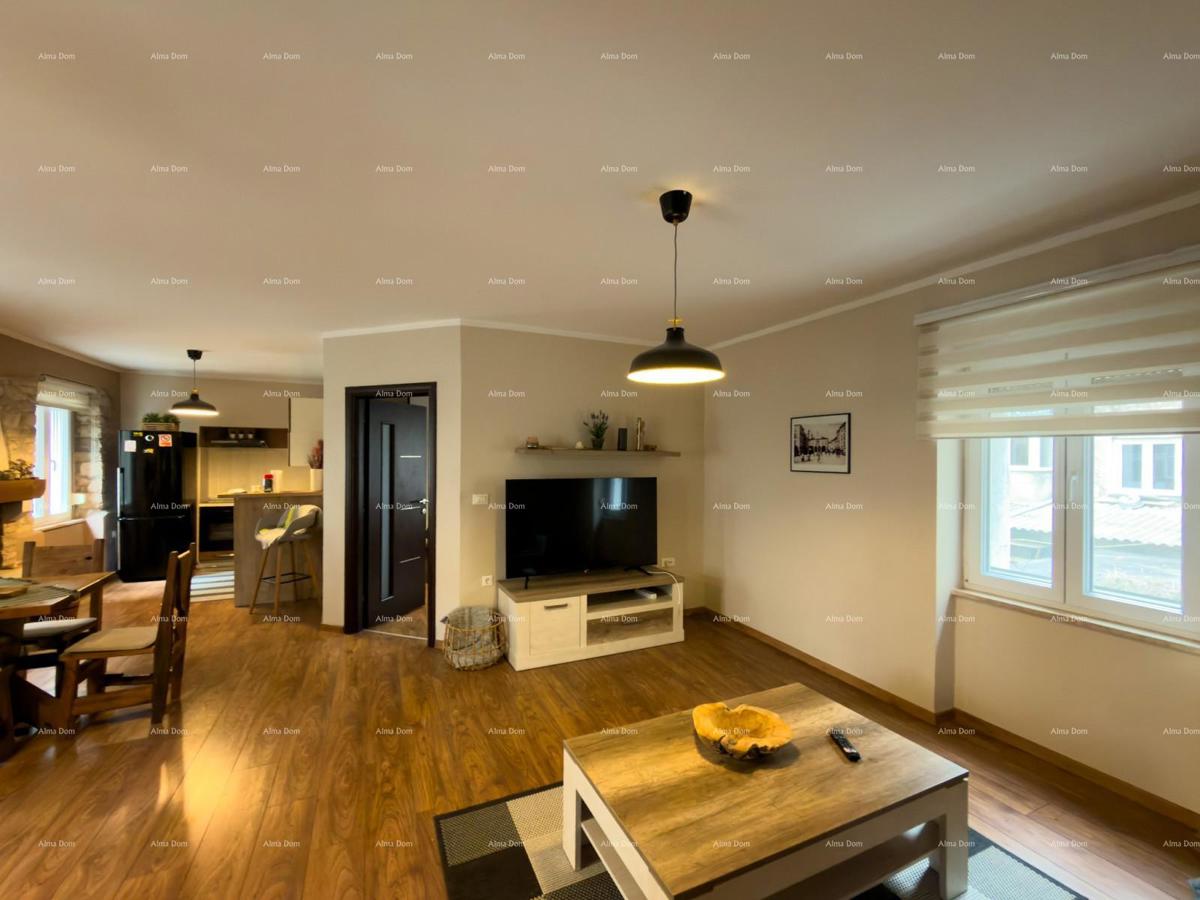 FORUM ZONA PEDONALE. Vendita di un appartamento ben arredato in una posizione attraente, Pula, centro!