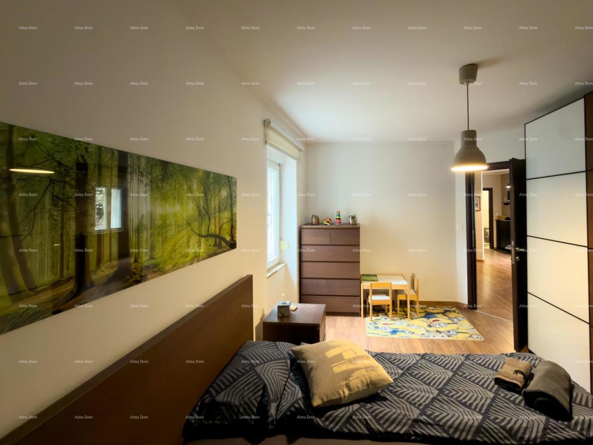 FORUM ZONA PEDONALE. Vendita di un appartamento ben arredato in una posizione attraente, Pula, centro!