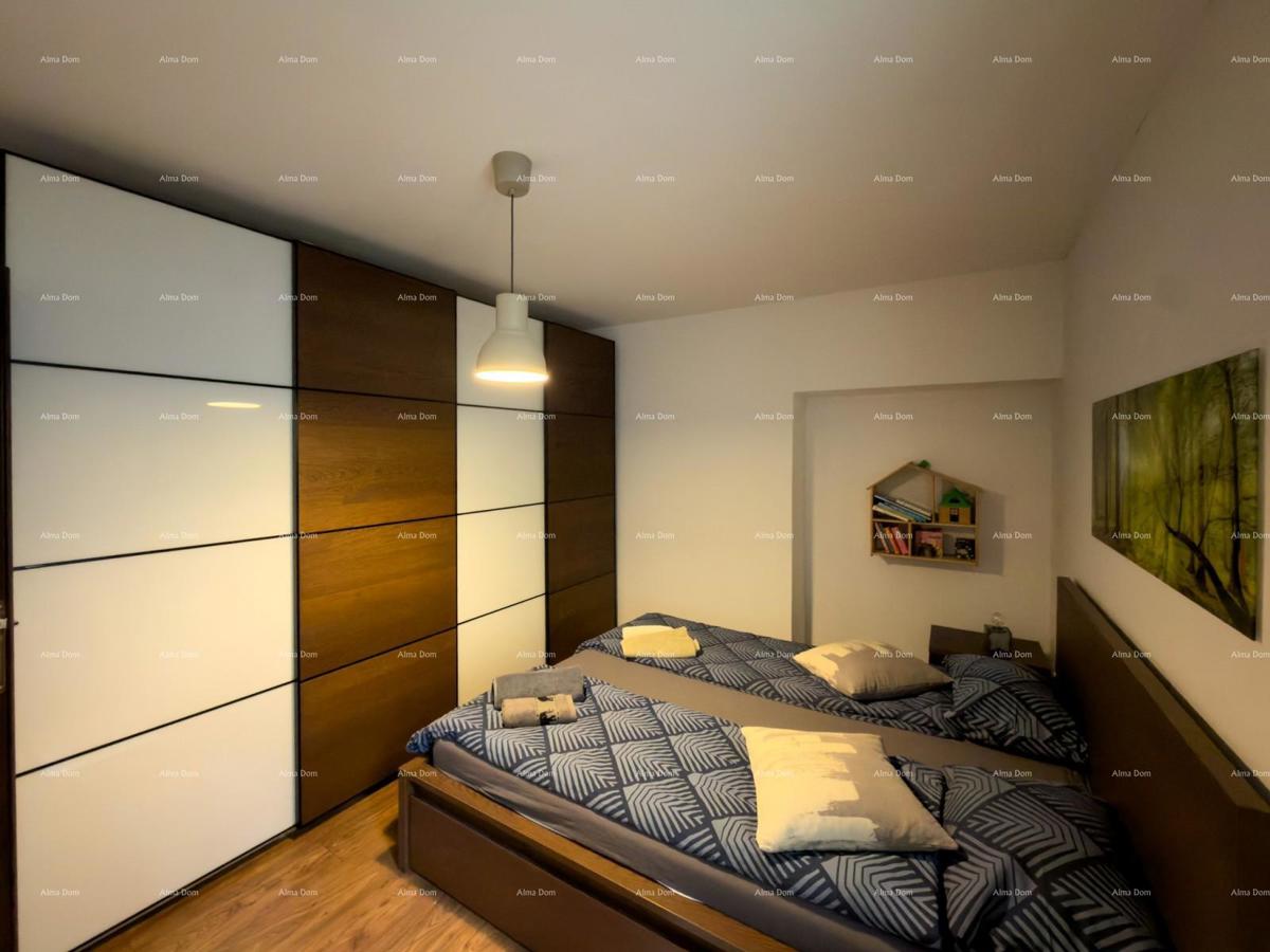 FORUM ZONA PEDONALE. Vendita di un appartamento ben arredato in una posizione attraente, Pula, centro!