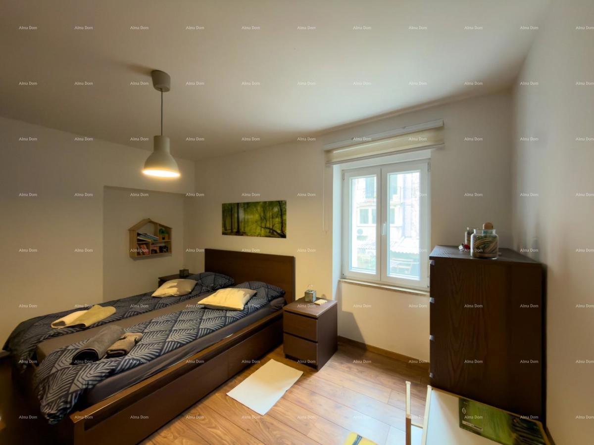 FORUM ZONA PEDONALE. Vendita di un appartamento ben arredato in una posizione attraente, Pula, centro!