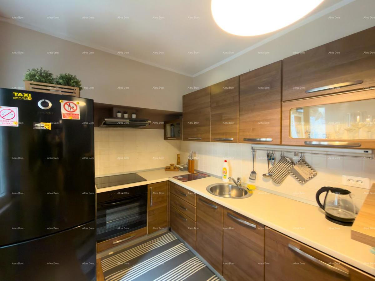 FORUM ZONA PEDONALE. Vendita di un appartamento ben arredato in una posizione attraente, Pula, centro!