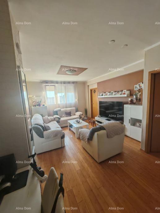 Spazioso appartamento di 80,56 m², ottima posizione a Pola!