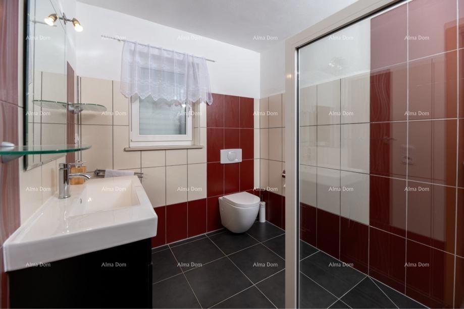 Raša, casa con piscina e vista mare