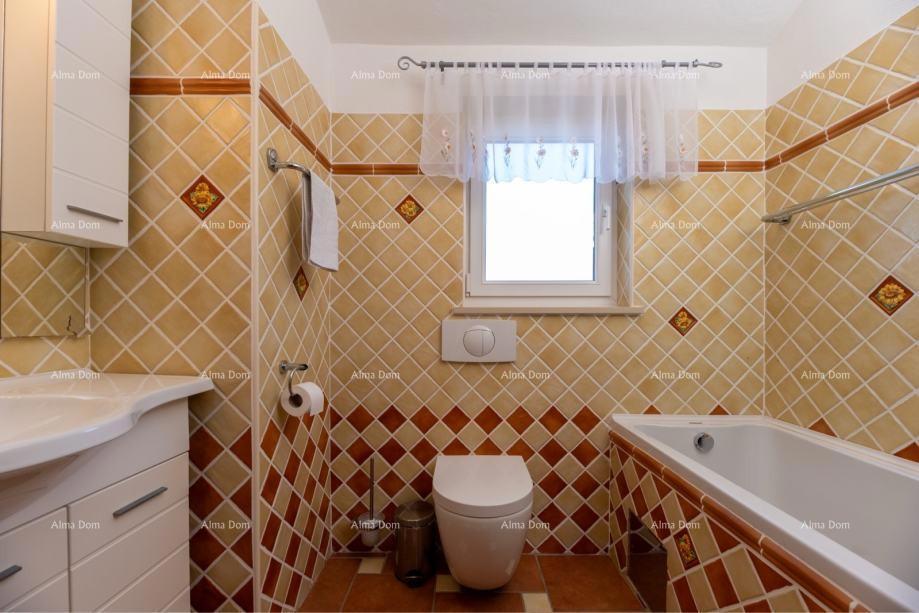 Raša, casa con piscina e vista mare