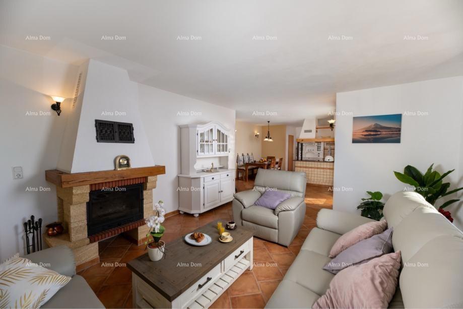 Raša, casa con piscina e vista mare