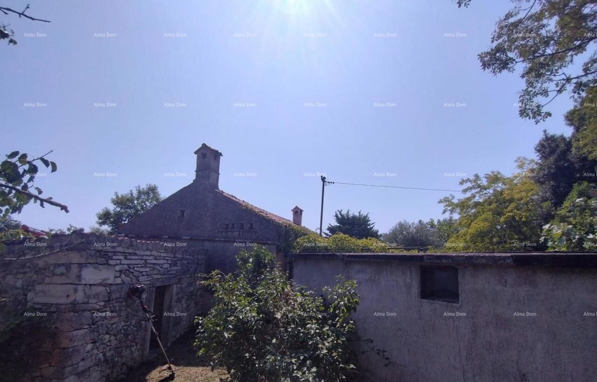 Rakalj, casa in pietra con 1.920 m² di terreno edificabile