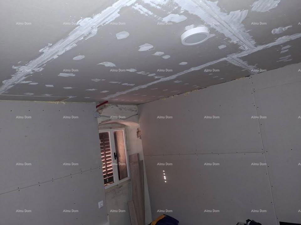 Antica casa in pietra con giardino, vicino a Pazin