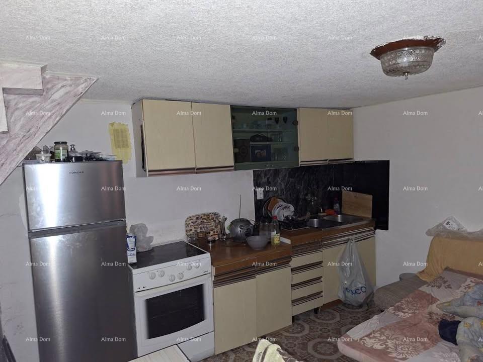 Antica casa in pietra con giardino, vicino a Pazin