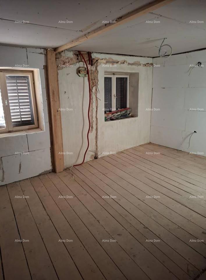 Antica casa in pietra con giardino, vicino a Pazin