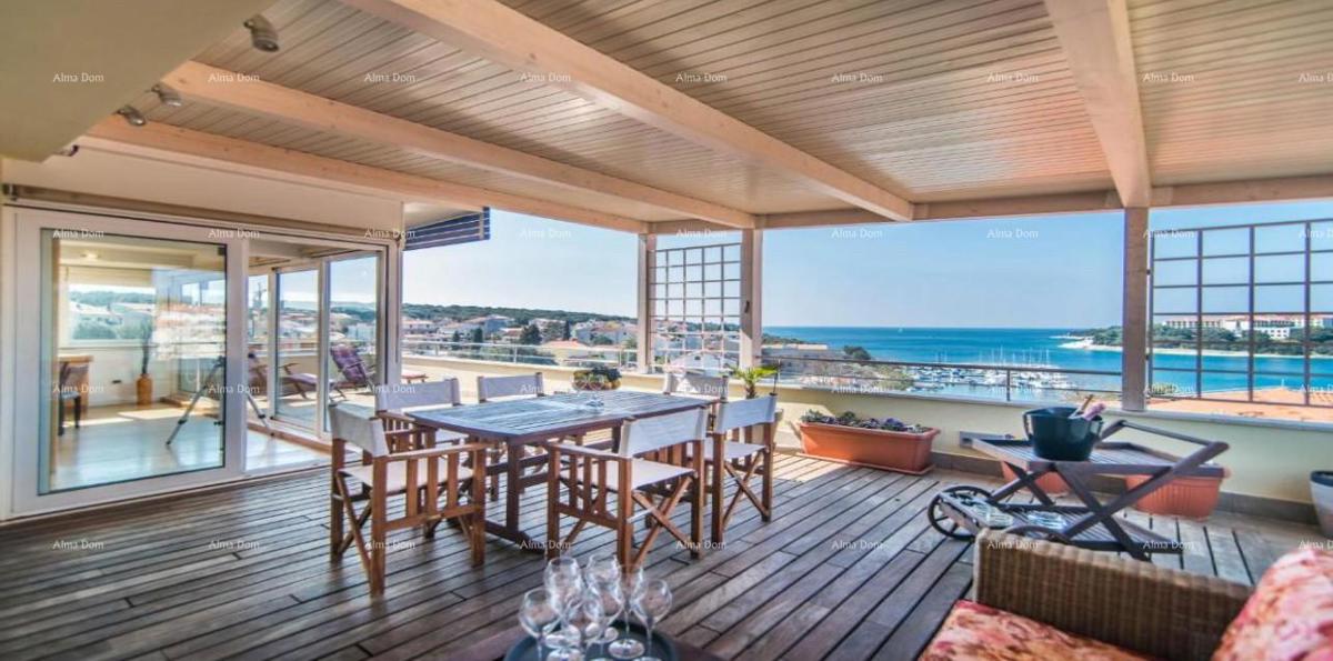 Vendita - Bellissima casa con appartamenti e ristorante, Pola! Vista mare!