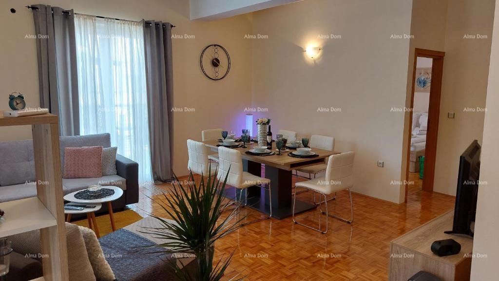 Casa con vista mozzafiato sulle montagne, terrazza, giardino, barbecue e parcheggio privato.