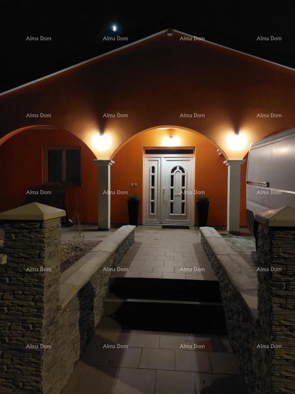 Casa con vista mozzafiato sulle montagne, terrazza, giardino, barbecue e parcheggio privato.